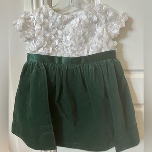 NWT! Flutter top, velvet dress. Size: 2T. Perfect for Christmas!